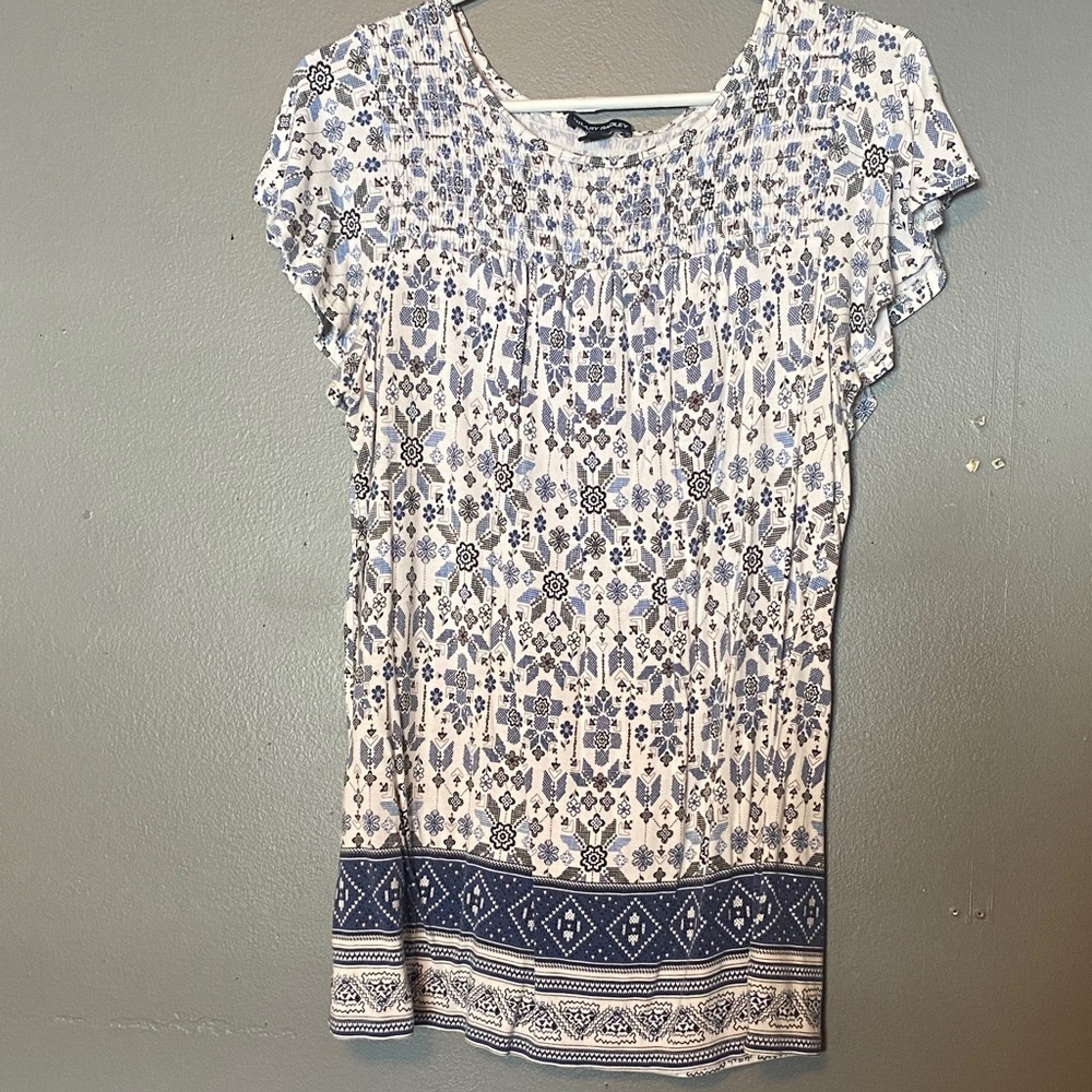 💙Hilary Radley Blue and White Patterned Blouse